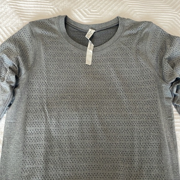 Lululemon long sleeve - Picture 1 of 4